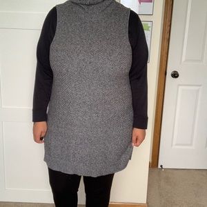 Women’s Black Gray Turtleneck Short-Sleeve Sweater